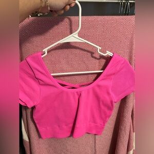 hot pink strappy back aerie athletic crop top